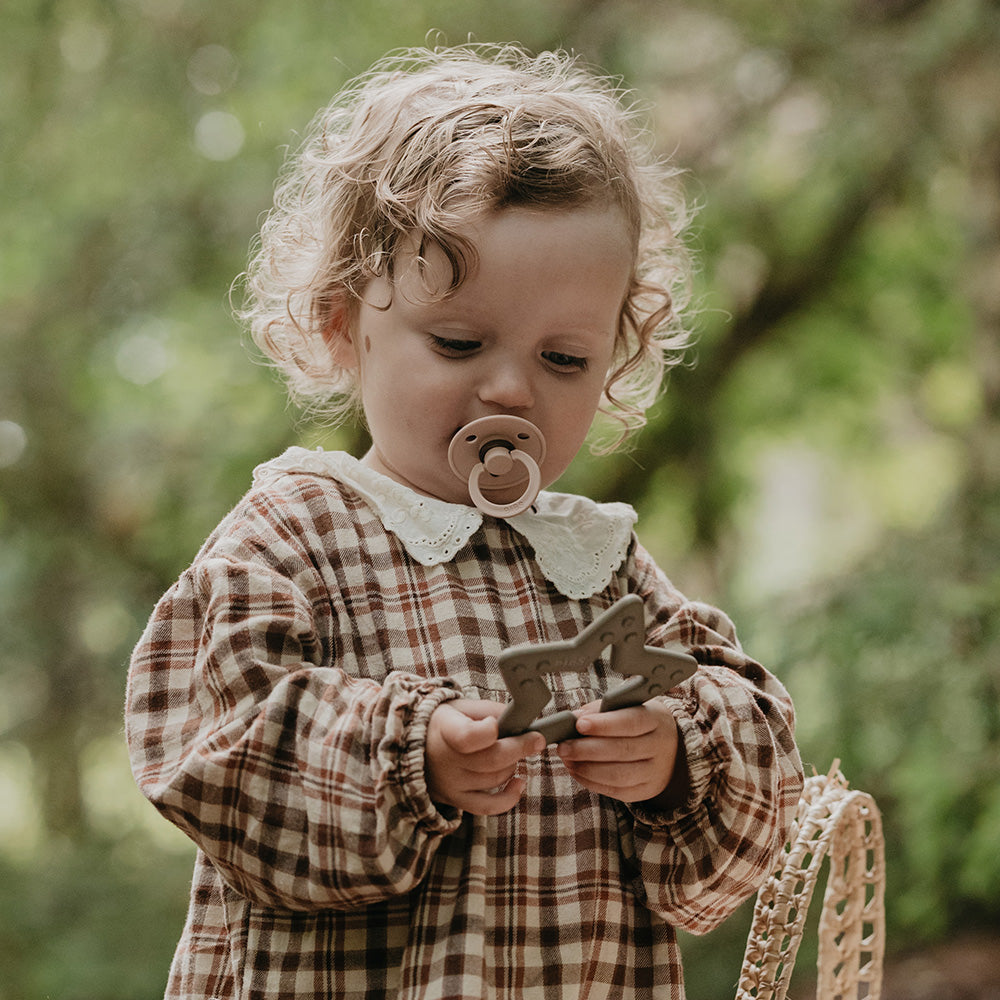 BIBS Baby Bitie Star Dark Oak - BIBS EU